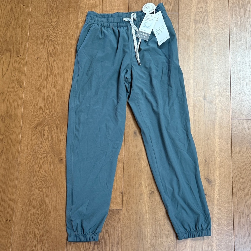 NWT Vuori Weekend jogger pants sz xs